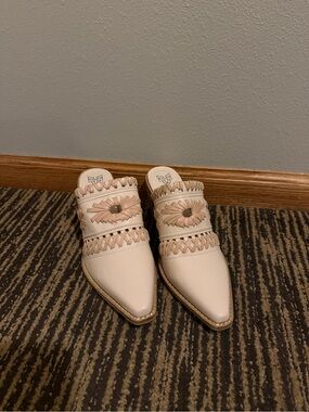 BEAST FASHION Blush Pink Woven Pointed-Toe Slip-On Mules